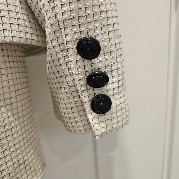 "Sag Harbor Women’s 16 Skirt Suit Cream Black Trim Tweed Blazer & Skirt Set" - Picture 6 of 16